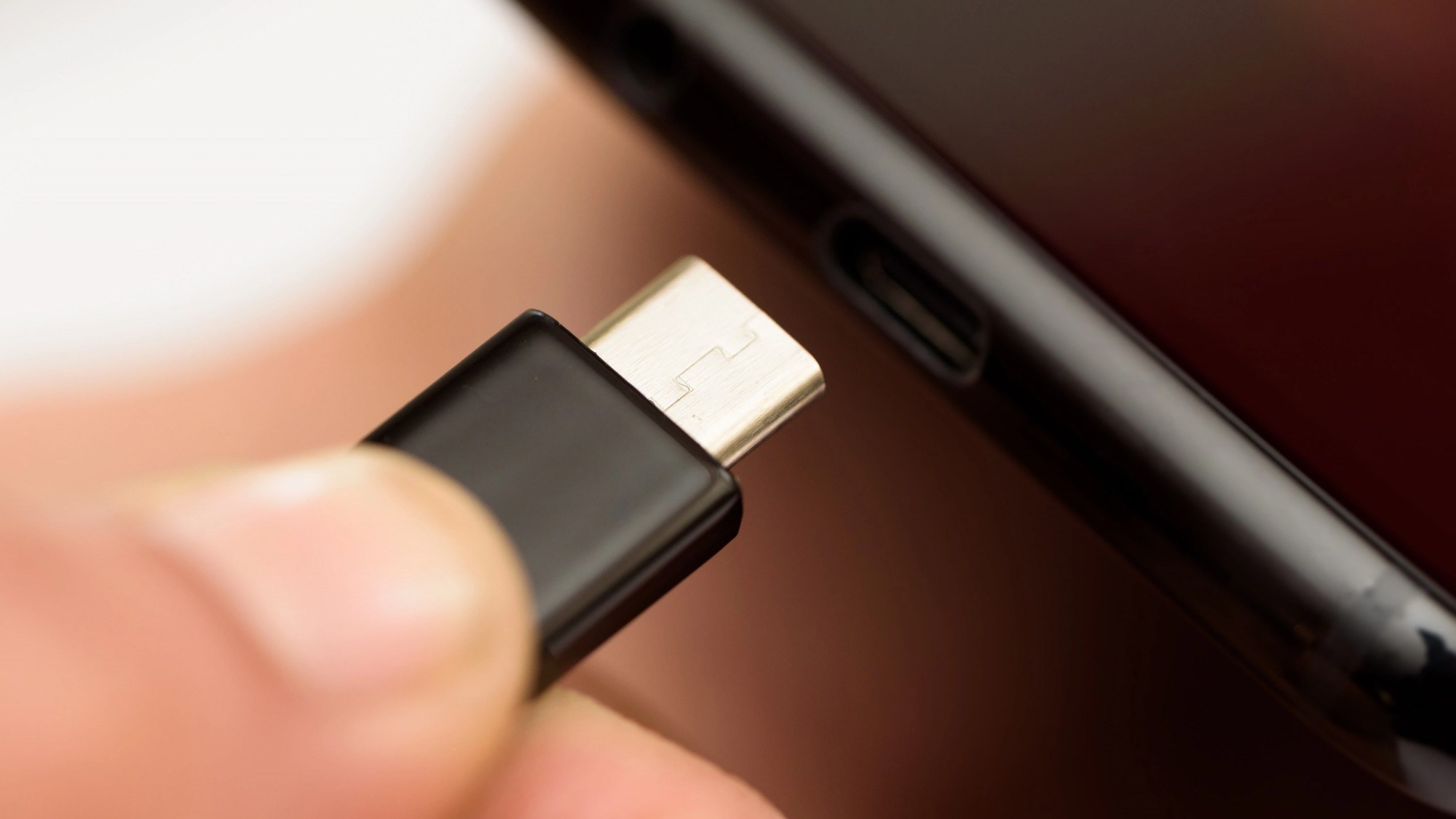 Европарламент одобрил предложение по единому зарядному порту: USB-C становится единственным стандартом Европарламент одобрил предложение по единому зарядному порту: USB-C становится единственным стандартом